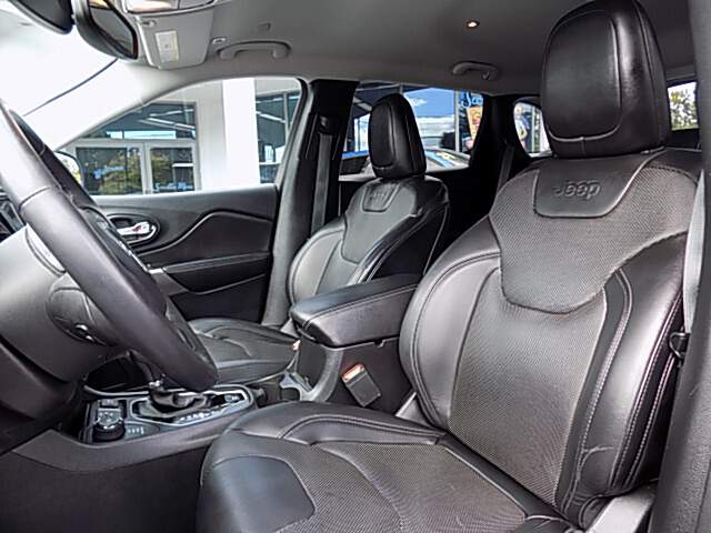  2019 Jeep Cherokee Image: 8