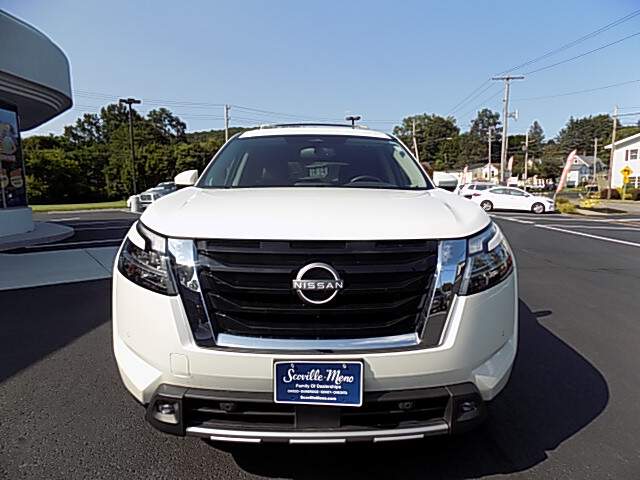  2022 Nissan Pathfinder Image: 1