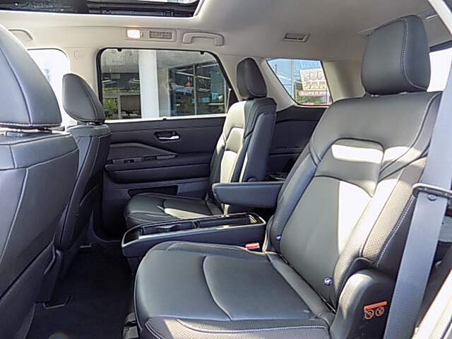  2022 Nissan Pathfinder Image: 8