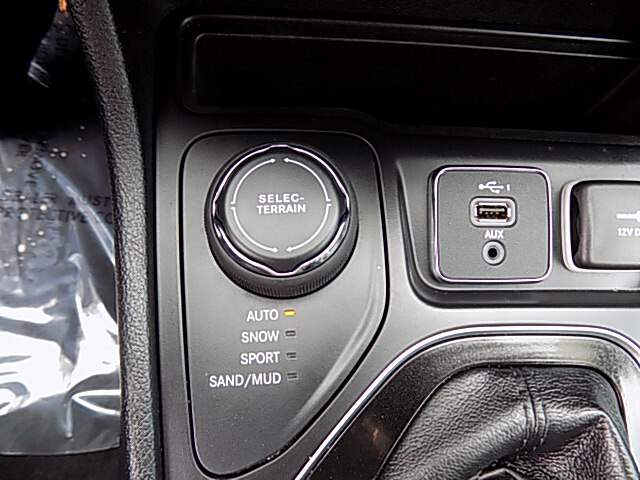  2019 Jeep Cherokee Image: 13