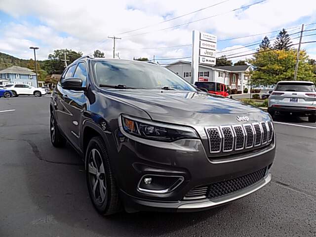  2019 Jeep Cherokee Image: 3