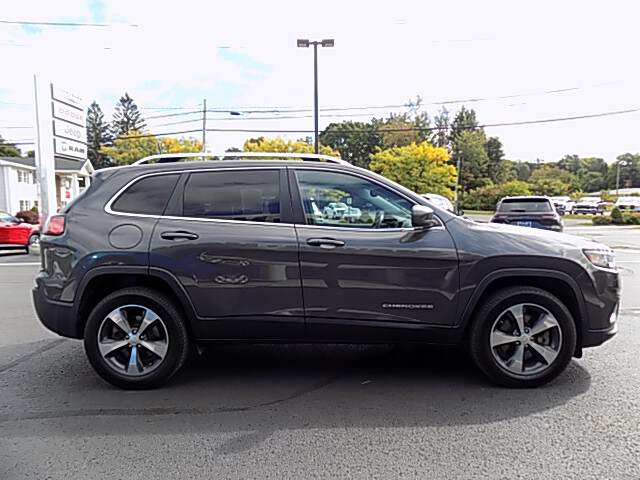  2019 Jeep Cherokee Image: 4