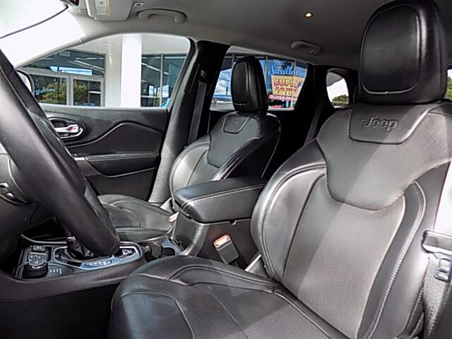  2019 Jeep Cherokee Image: 7