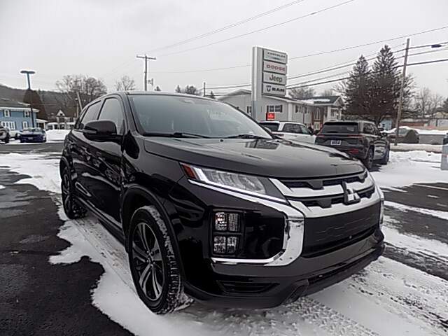  2024 Mitsubishi Outlander Image: 3