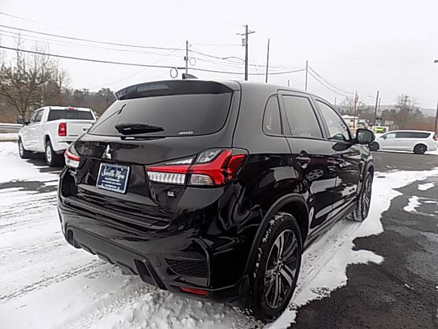  2024 Mitsubishi Outlander Image: 4