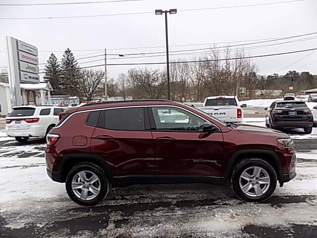  2022 Jeep Compass Image: 3