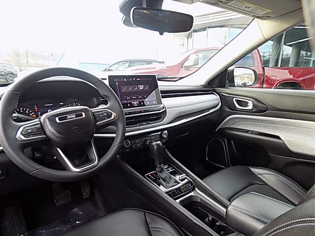  2022 Jeep Compass Image: 9