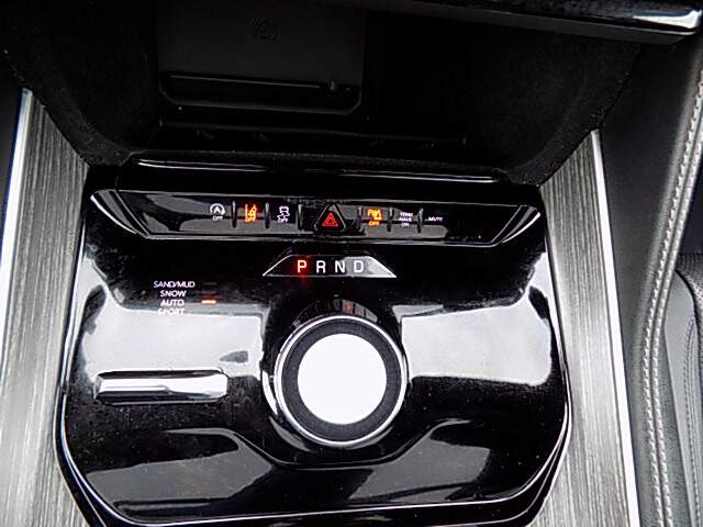  2024 Jeep Wagoneer Image: 12