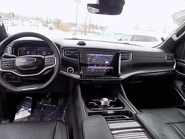  2024 Jeep Wagoneer Image: 8