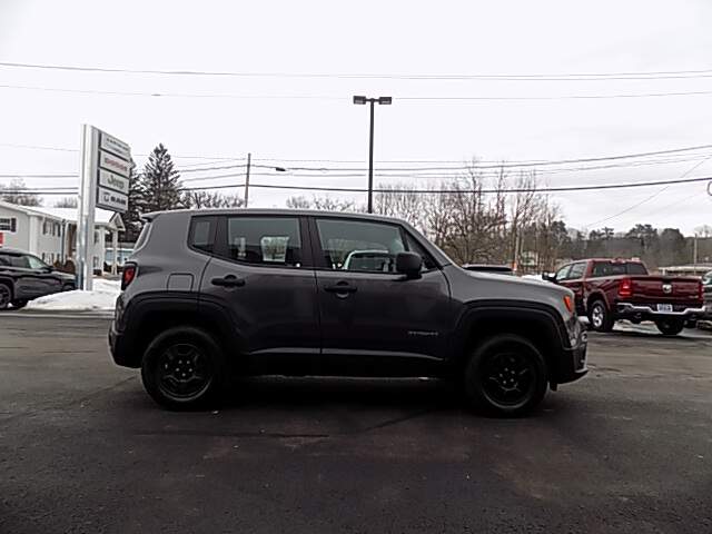  2017 Jeep Renegade Image: 3