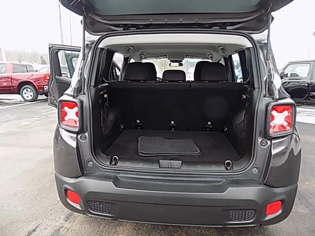  2017 Jeep Renegade Image: 7