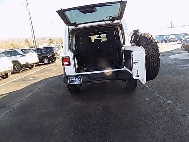  2022 Jeep Wrangler Image: 8