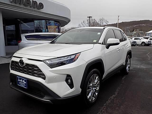  2022 Toyota RAV4 Image: 0