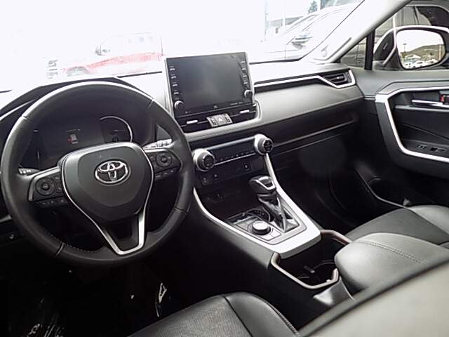  2022 Toyota RAV4 Image: 8