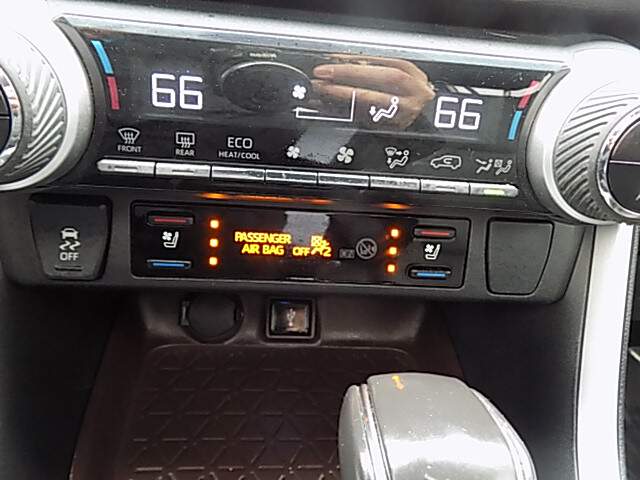  2022 Toyota RAV4 Image: 11