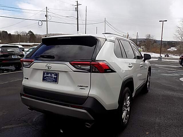  2022 Toyota RAV4 Image: 4