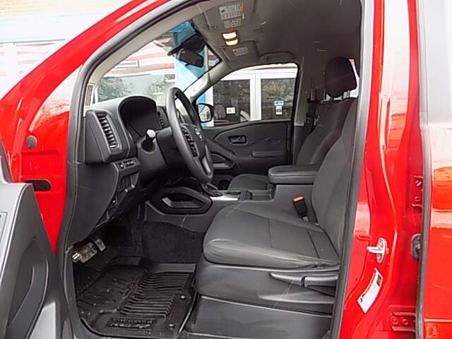  2022 Nissan Frontier Image: 10