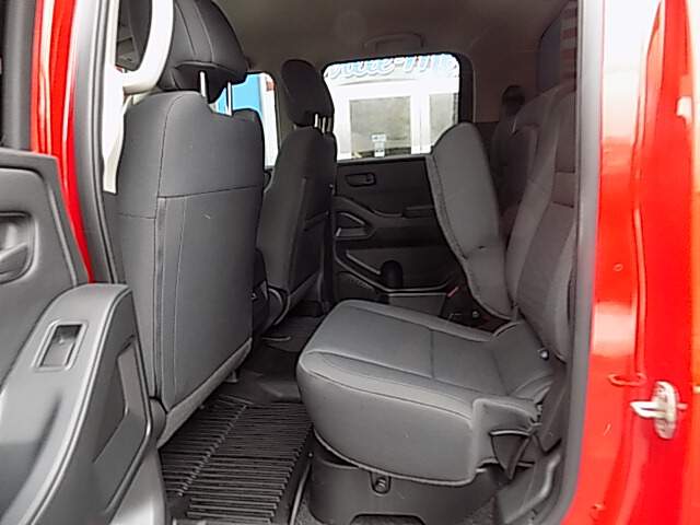  2022 Nissan Frontier Image: 8