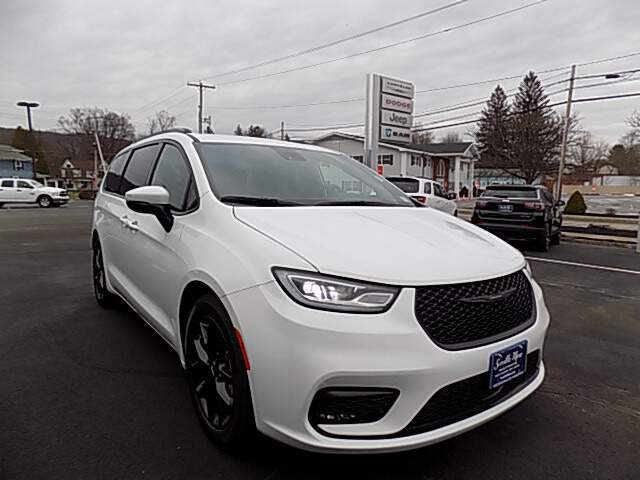  2023 Chrysler Pacifica Image: 2