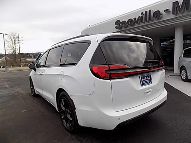  2023 Chrysler Pacifica Image: 4