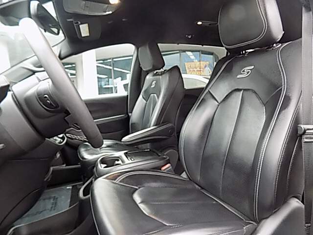  2023 Chrysler Pacifica Image: 5