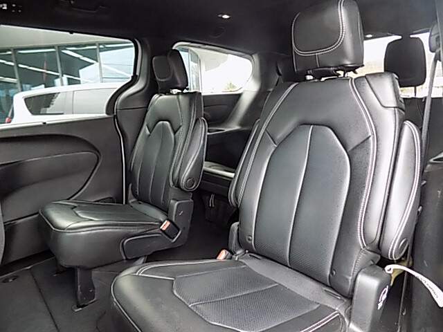  2023 Chrysler Pacifica Image: 6