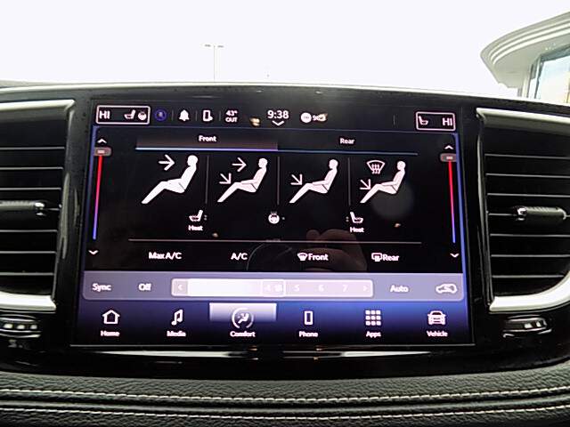  2023 Chrysler Pacifica Image: 7