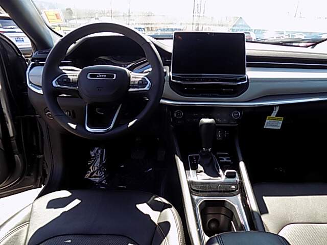  2023 Jeep Compass Image: 10