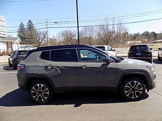  2023 Jeep Compass Image: 3