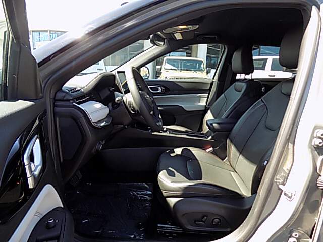  2023 Jeep Compass Image: 8