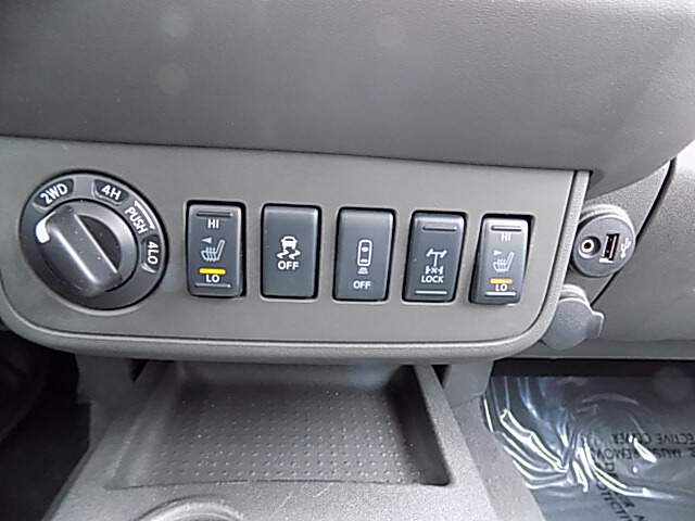  2021 Nissan Frontier Image: 8