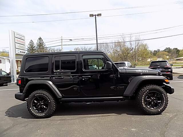  2022 Jeep Wrangler Image: 3