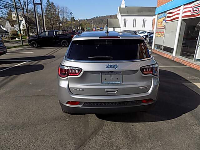  2022 Jeep Compass Image: 3