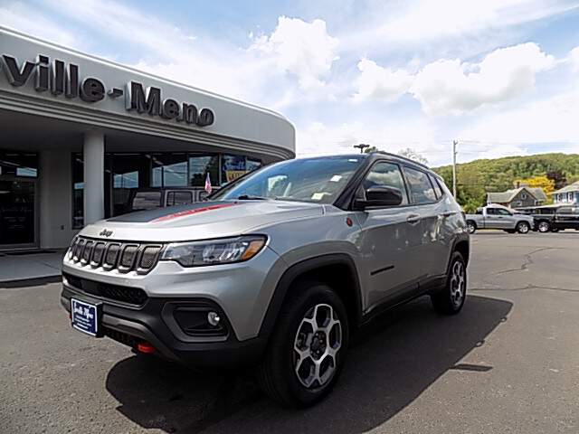  2022 Jeep Compass Image: 0