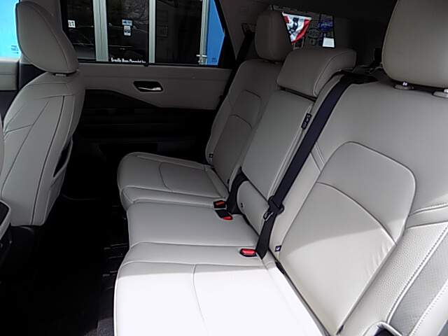  2022 Nissan Pathfinder Image: 8