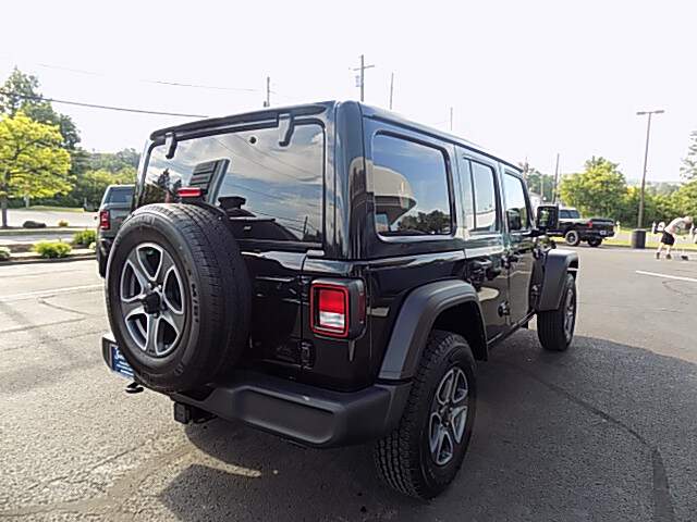  2022 Jeep Wrangler Image: 4