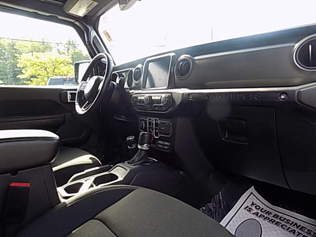  2022 Jeep Wrangler Image: 8