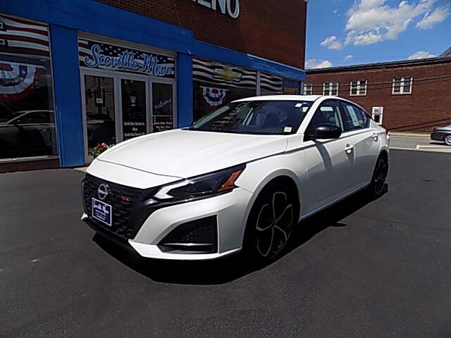  2023 Nissan Altima Image: 0