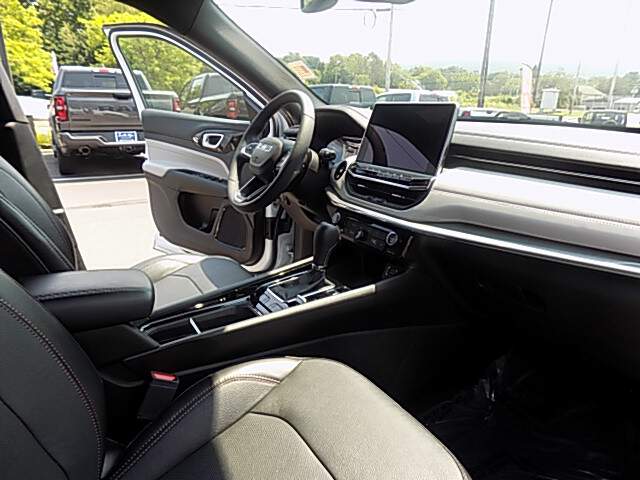  2023 Jeep Compass Image: 9