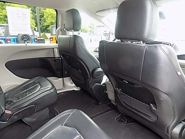 2022 Chrysler Pacifica Image: 9