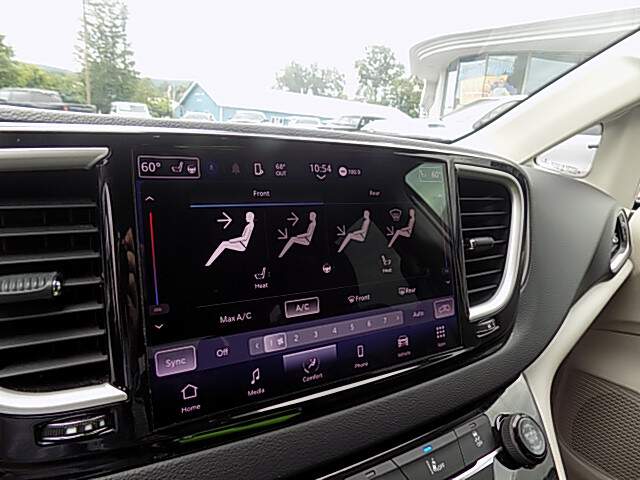  2022 Chrysler Pacifica Image: 11