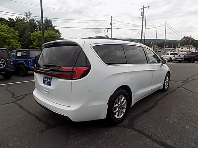  2022 Chrysler Pacifica Image: 3