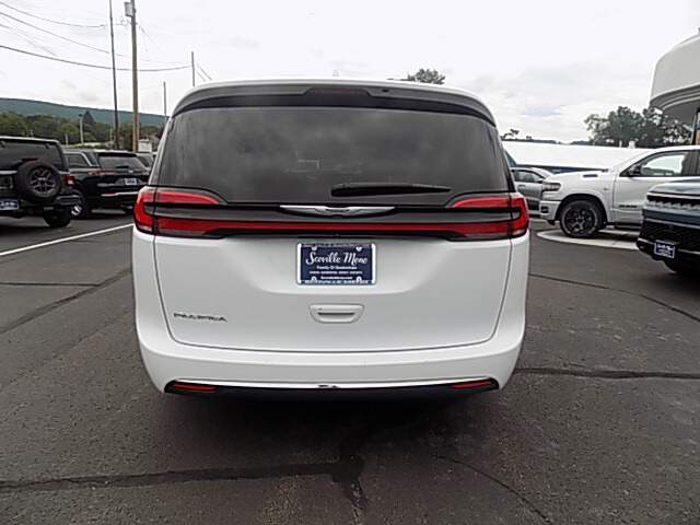  2022 Chrysler Pacifica Image: 4