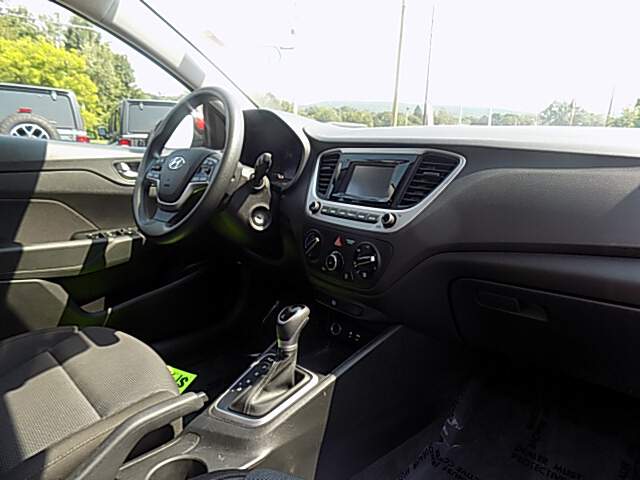  2022 Hyundai Accent Image: 10