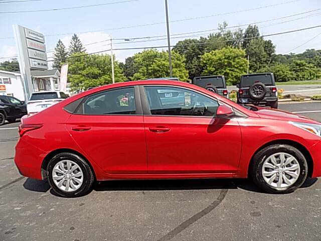  2022 Hyundai Accent Image: 3