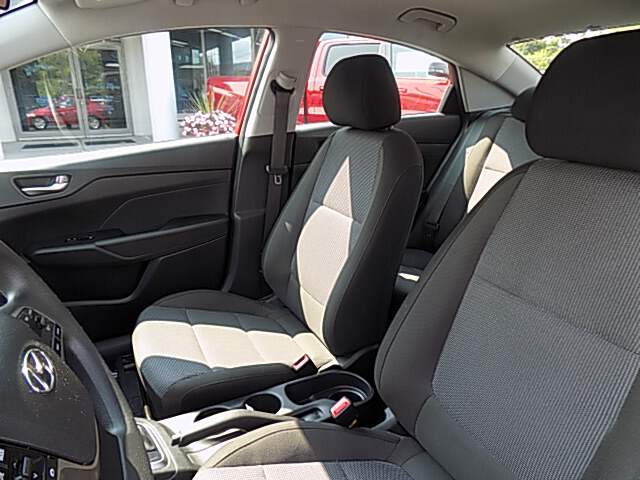  2022 Hyundai Accent Image: 7