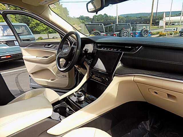  2022 Jeep Grand Cherokee L…
