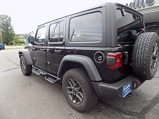  2024 Jeep Wrangler Image: 4