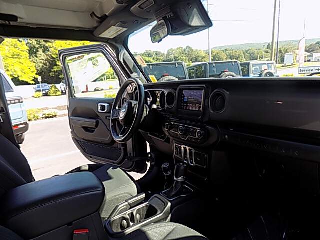  2022 Jeep Wrangler Image: 9