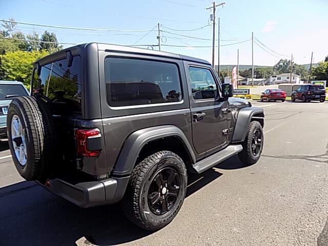  2022 Jeep Wrangler Image: 3
